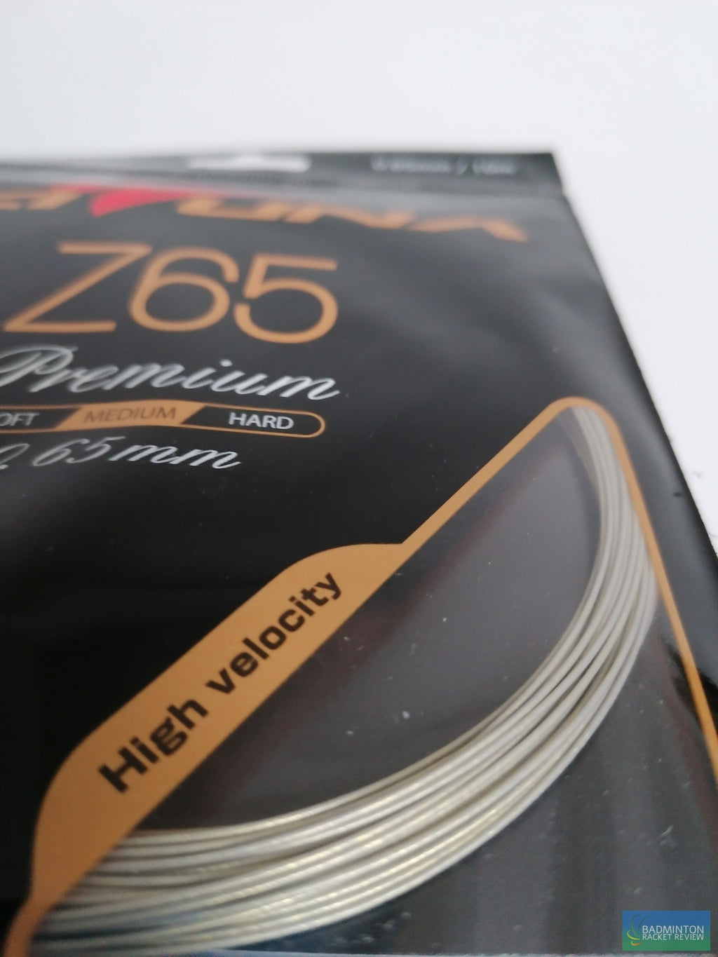 KIZUNA Z65 Premium badminton racket string 0.65mm gauge - badminton racket review