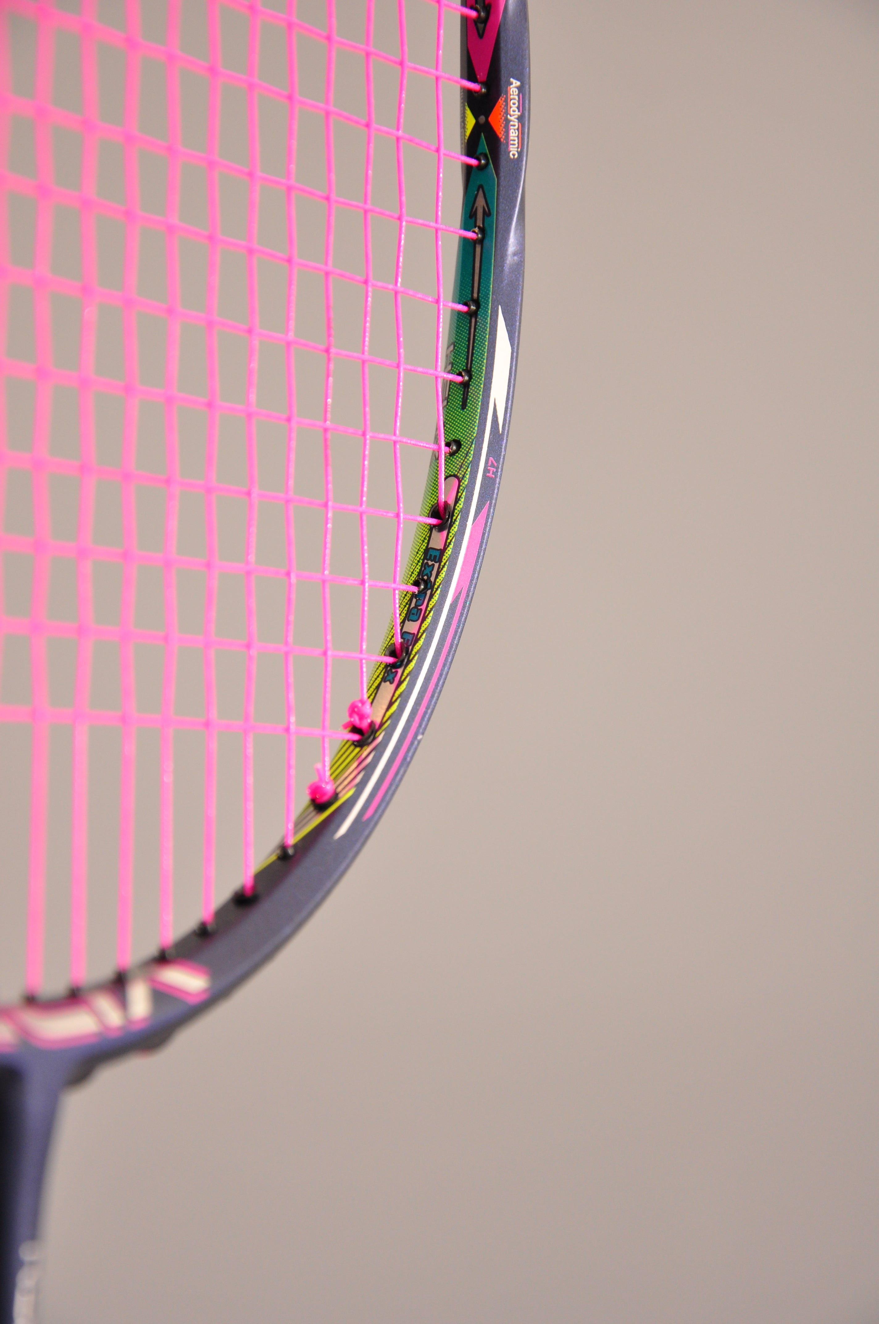 RSL Helix H7 badminton racket, Free shorts, grip and string