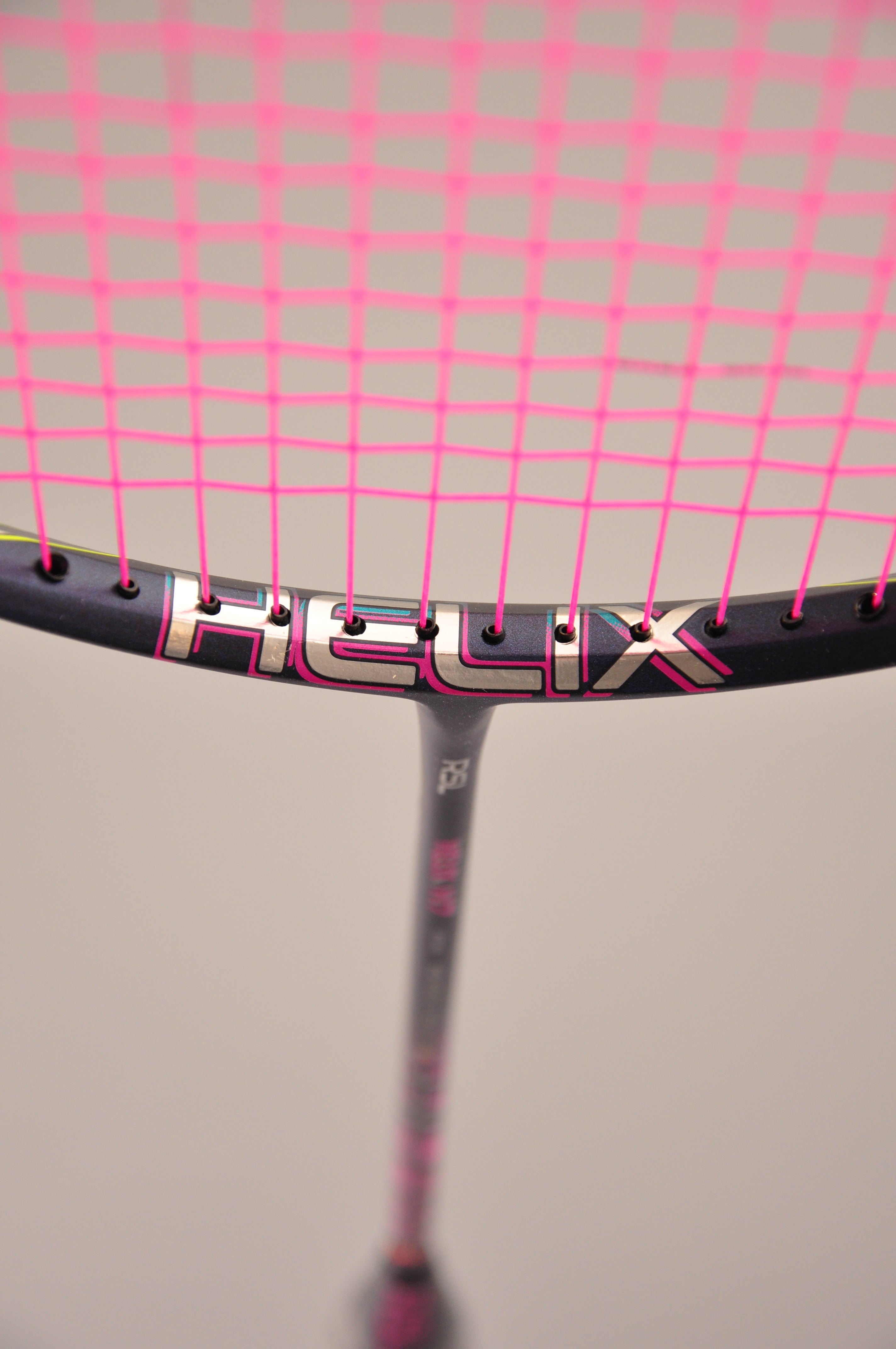 RSL Helix H7 badminton racket, Free shorts, grip and string