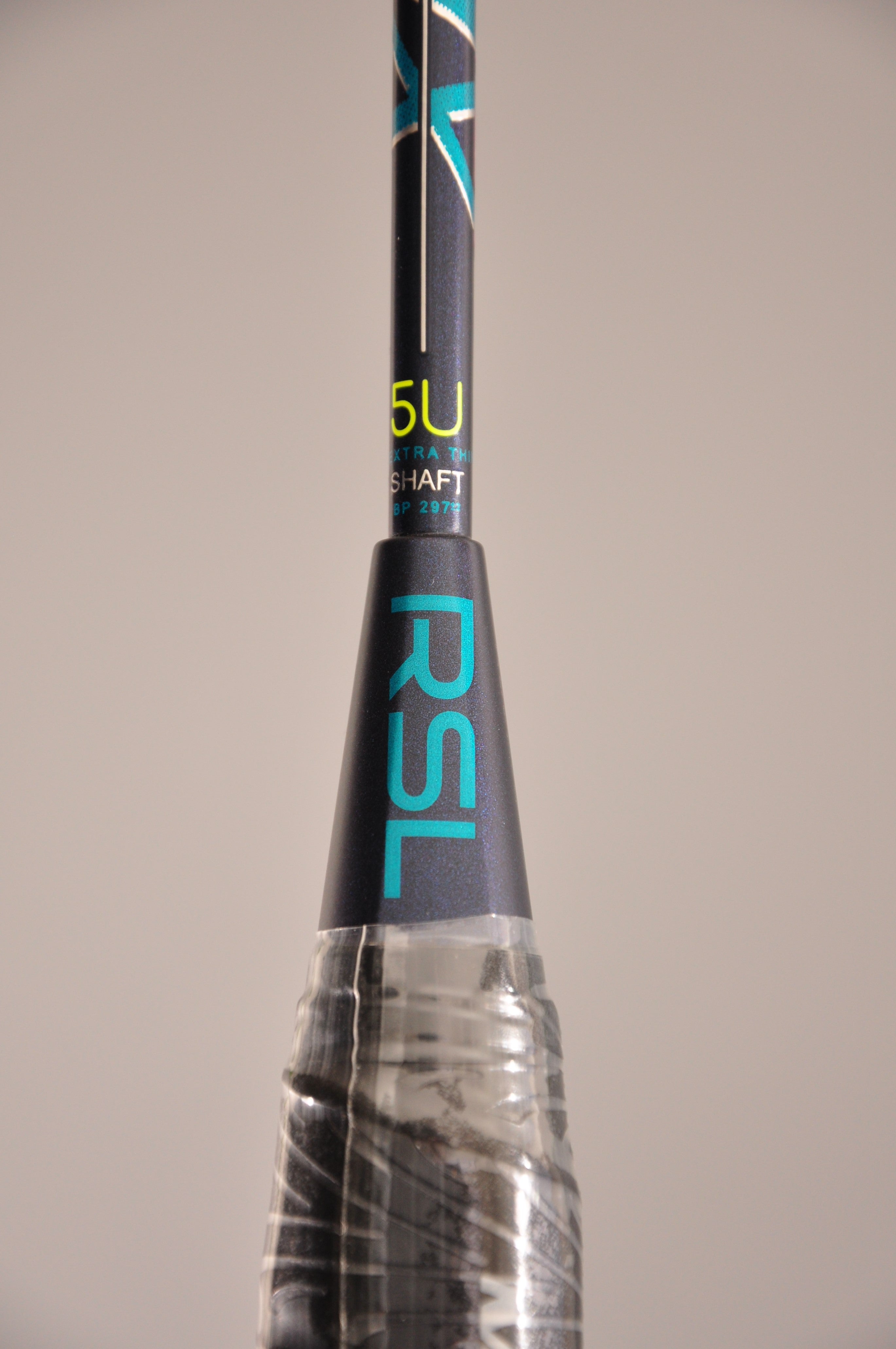RSL Helix H7 badminton racket, Free shorts, grip and string