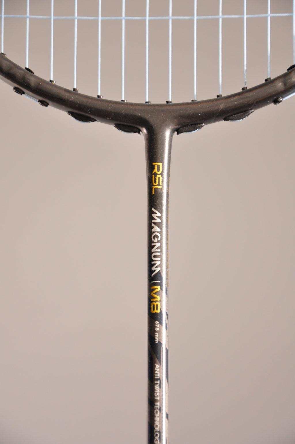 RSL Magnum M8 badminton racket, Free shorts, grip and string. - badminton racket review