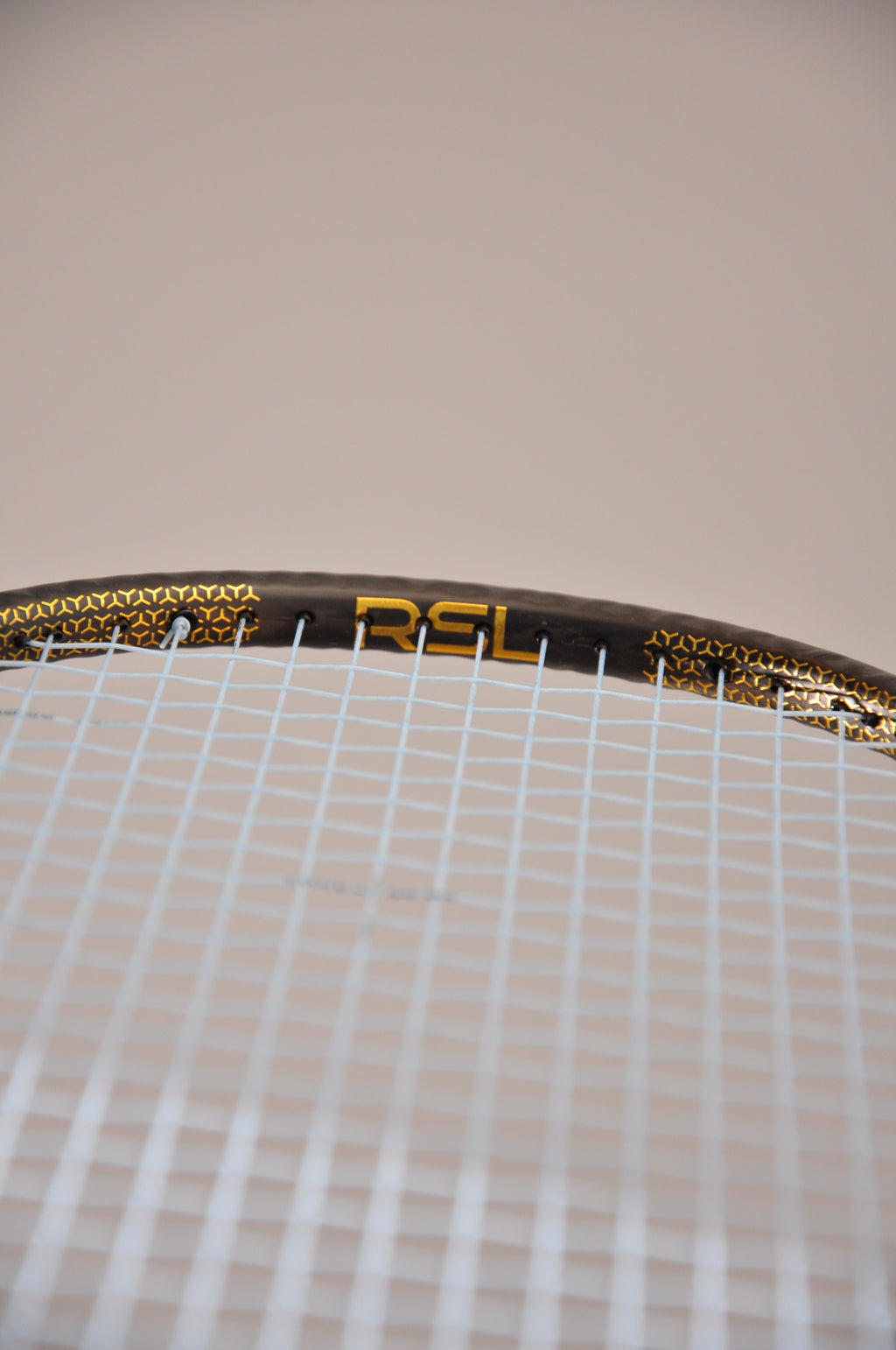 RSL Magnum M8 badminton racket, Free shorts, grip and string. - badminton racket review
